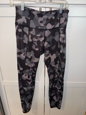 Athleta Lightning Camo 7/8 Leggings Gray Black Size S NWOT High Rise